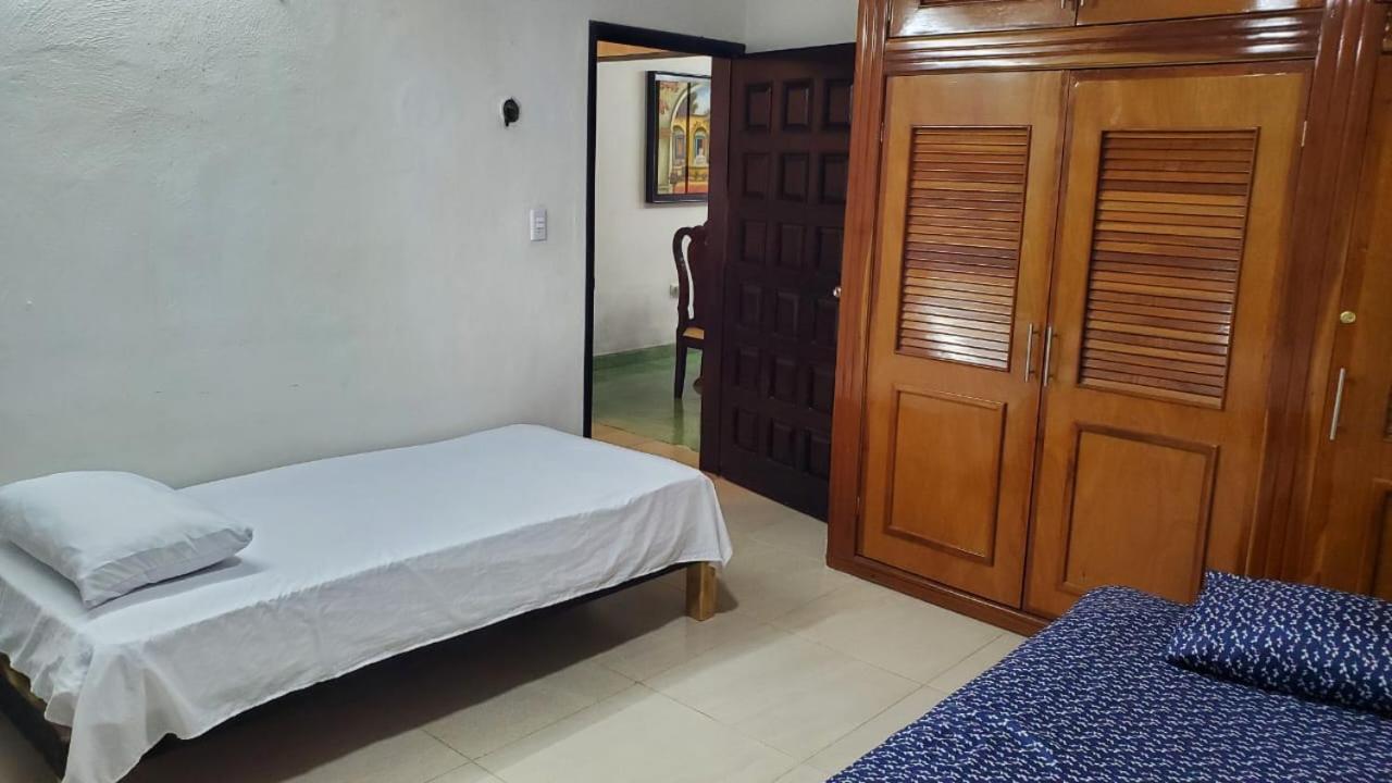 Hostal Casa Cucu - Wifi, Hot Water, Ac, Free Water Refill - Stay 3 Nights Or More And Get 1 Day Free Bikes & 1 Free Laundry Wash Βαγιαδολίδ Εξωτερικό φωτογραφία