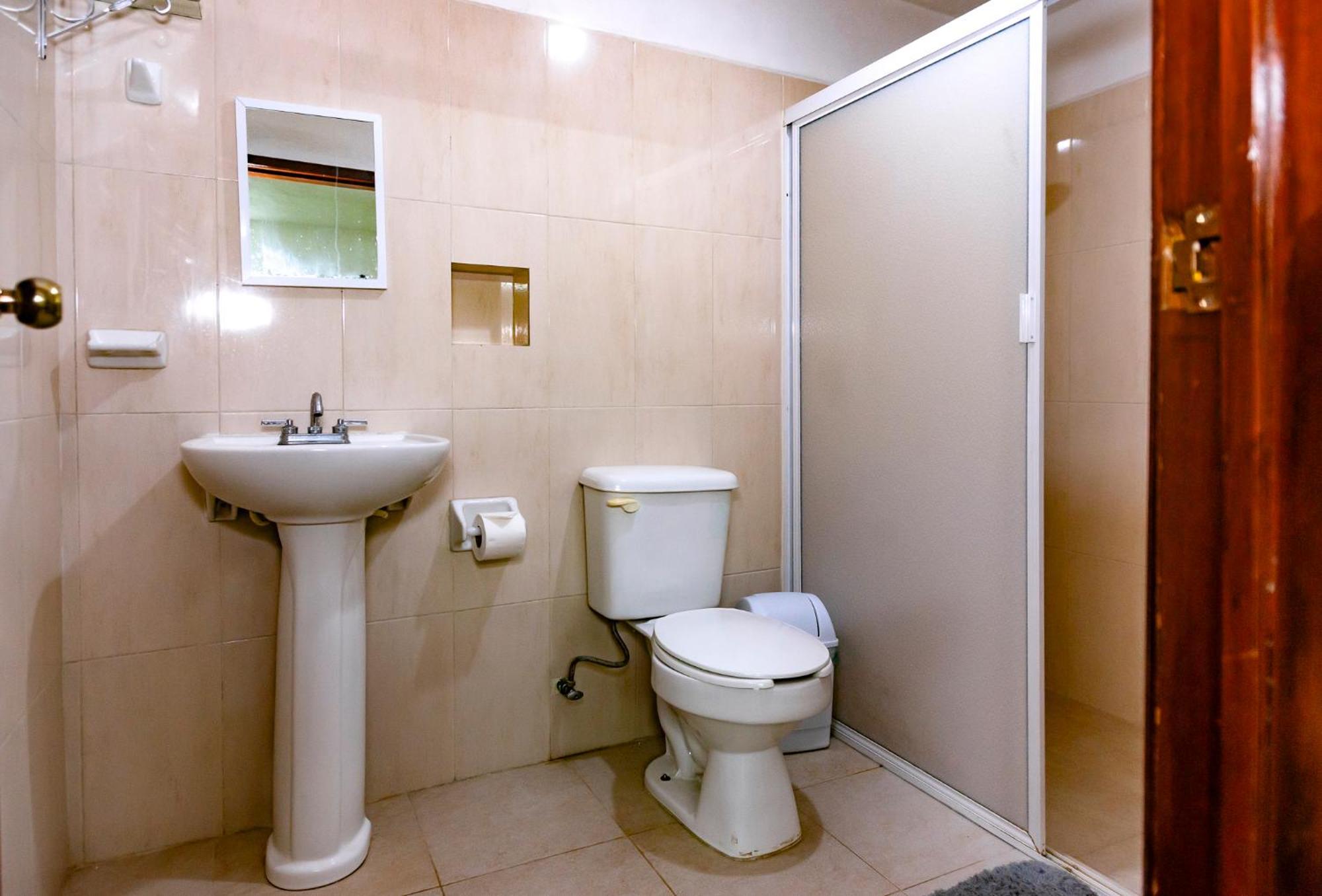 Hostal Casa Cucu - Wifi, Hot Water, Ac, Free Water Refill - Stay 3 Nights Or More And Get 1 Day Free Bikes & 1 Free Laundry Wash Βαγιαδολίδ Εξωτερικό φωτογραφία